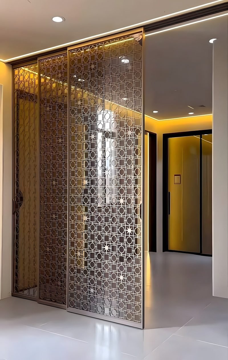 Decorative screen partition in brass finish, corridor